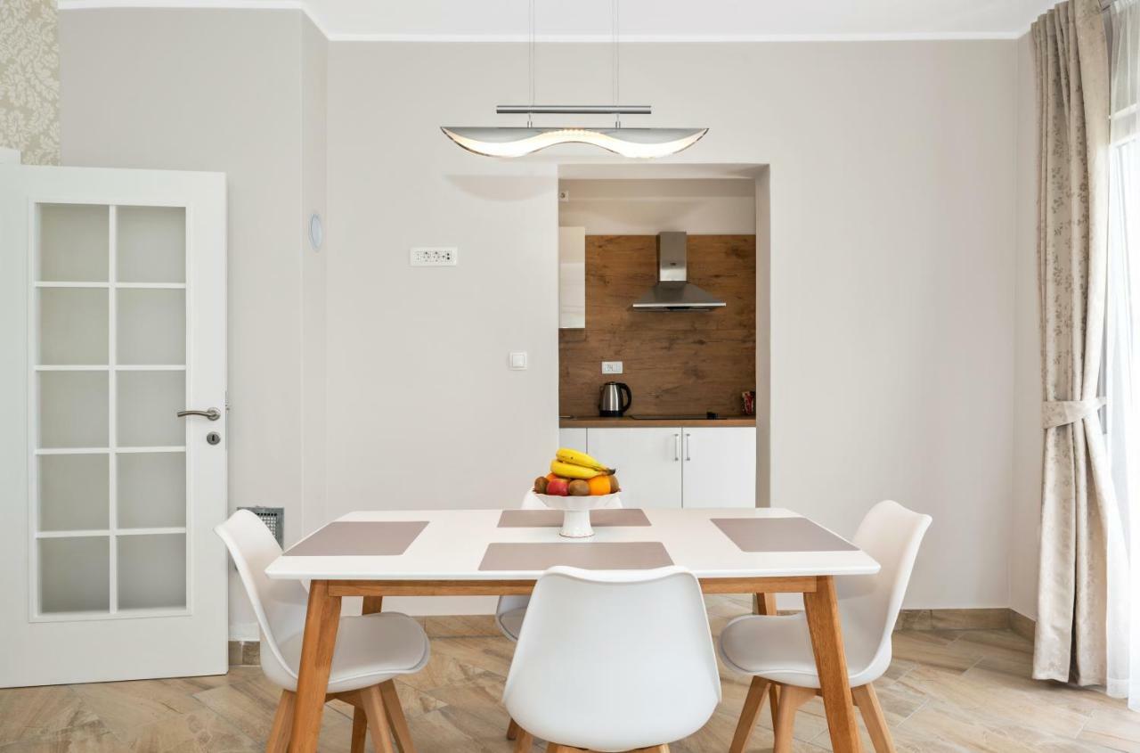 Aaa Anic Amazing Apartments Deluxe Split Exterior photo